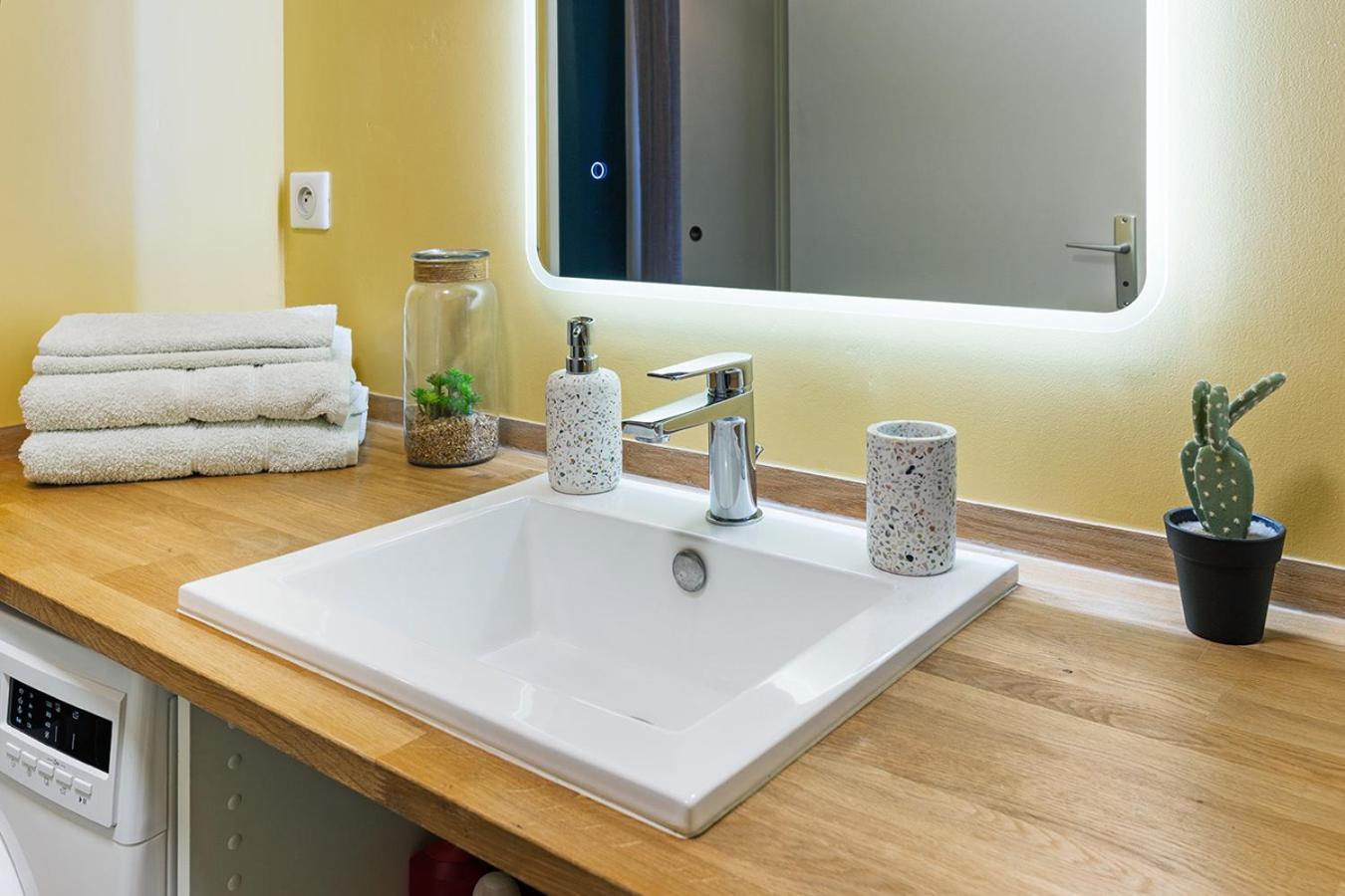 Appartement Joli - Parking Privé - Wifi Nantes